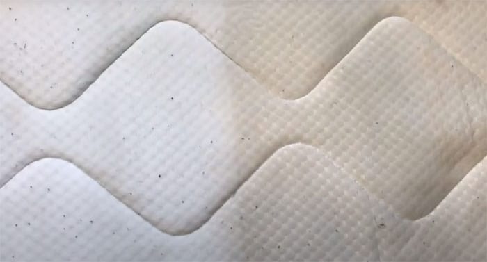 Photo du résultat avant après avec le nettoyage à la shampouineuse