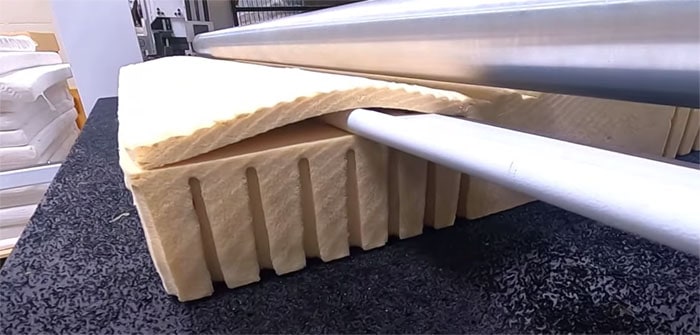 Découpe du matelas à recycler