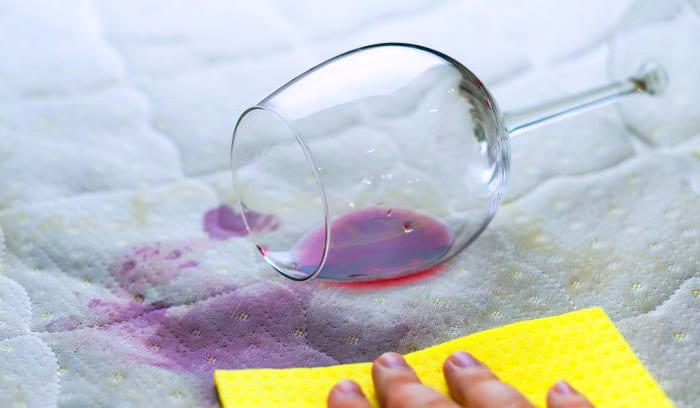 Nettoyer vin rouge matelas