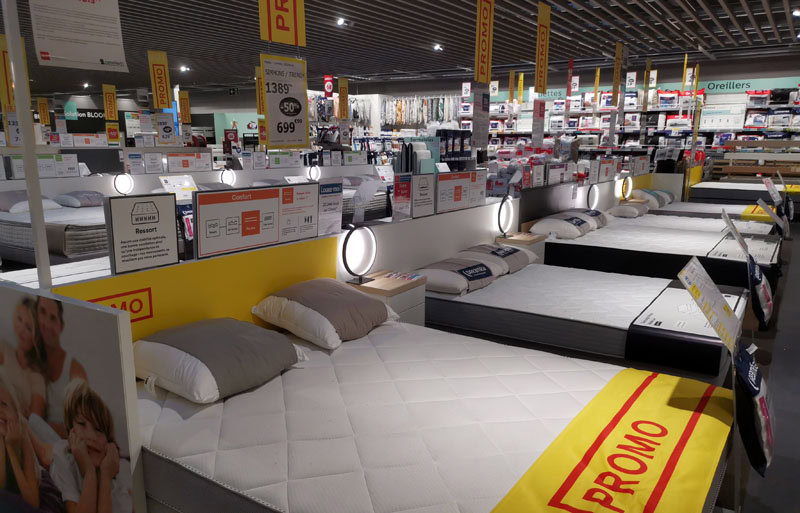Rayon des matelas dans un magasin but