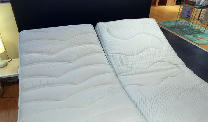 Taille lit double avec deux matelas une place